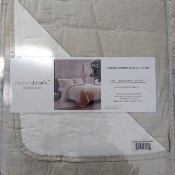 Modern threads 3 piece reversible quilt set beige New without tags - Picture 2 of 4